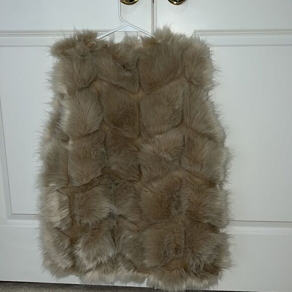NWOT. Luxury Soft Faux Fur Vest - Picture 4 of 4